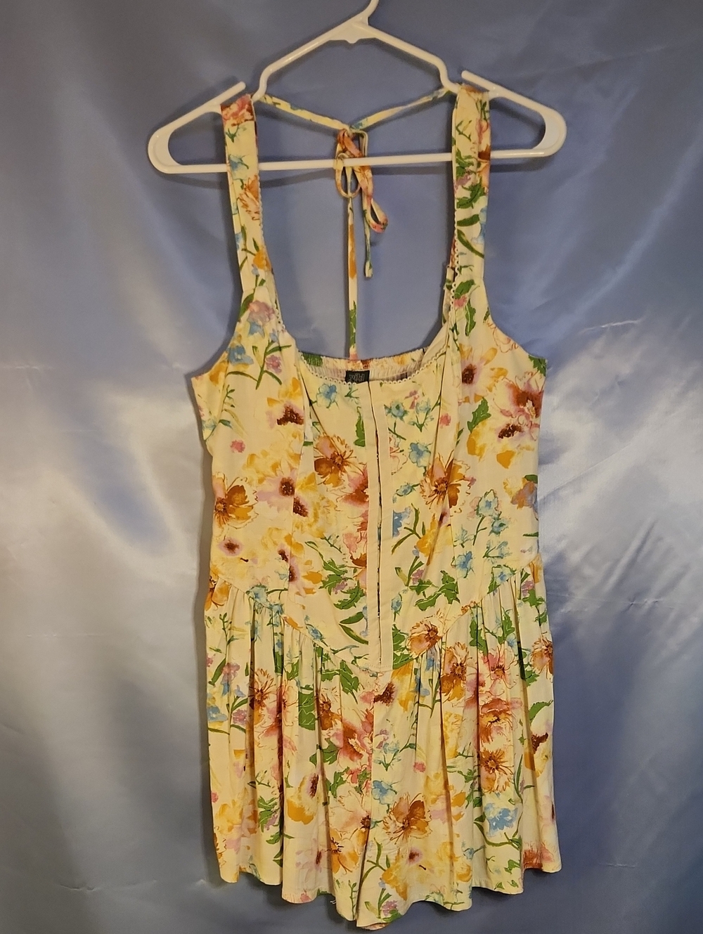 Like New Wild Fable Cream Floral Tie-Back Romper Sz M